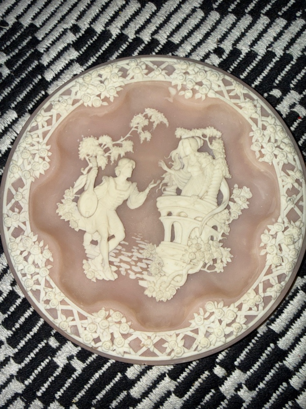 8.5”X1” Incolay stone collector plate “Romeo & Juliet” collection. Flawless